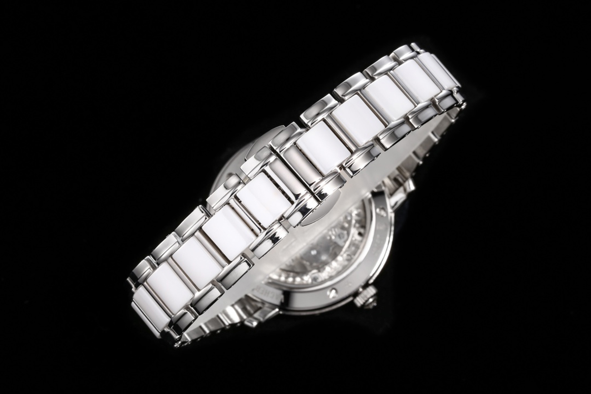 Traditionelle Perpetual Calendar Ultra-Thin 4305T/000G White Dial in White Gold on Bracelet