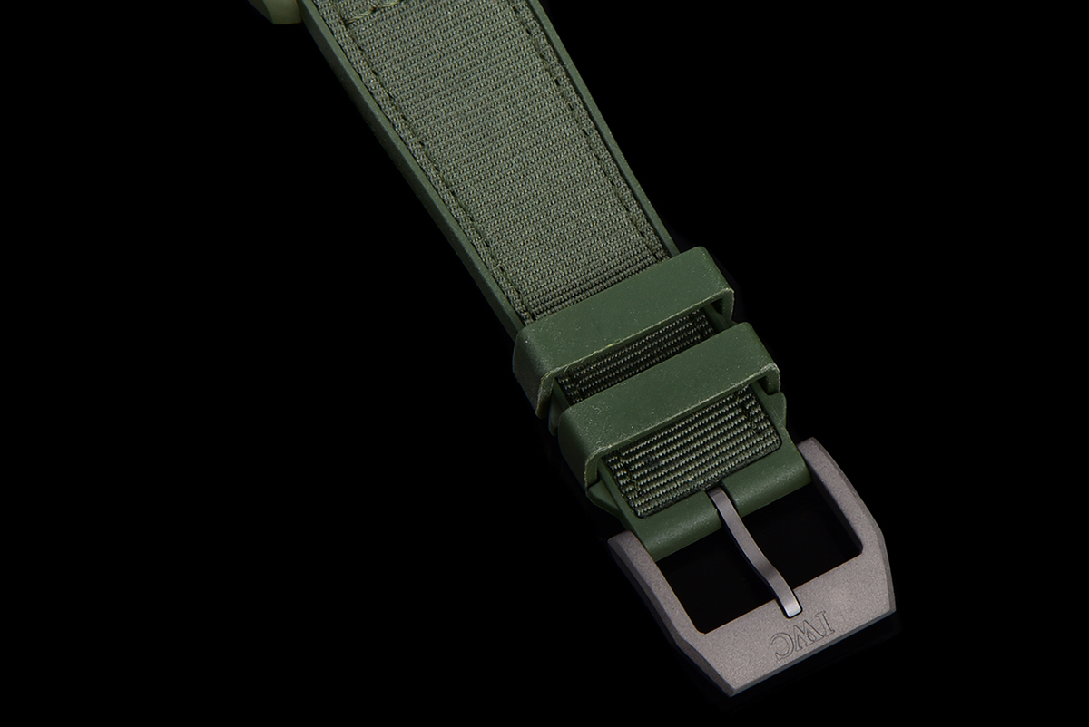 Big Pilot’s Watch 43 IW329802 Top Gun Edition Woodland on Camo Strap